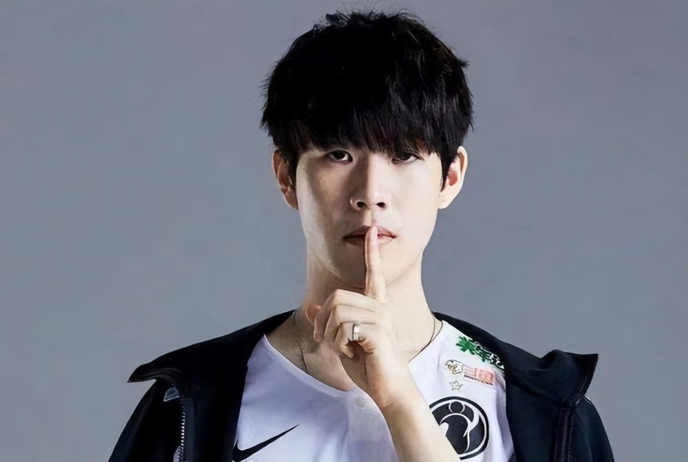 没有人！下路小组 + VicLa 加里奥的各种离谱操作 BNK FEARX 输给了 Dplus KIA 并遭遇三连败